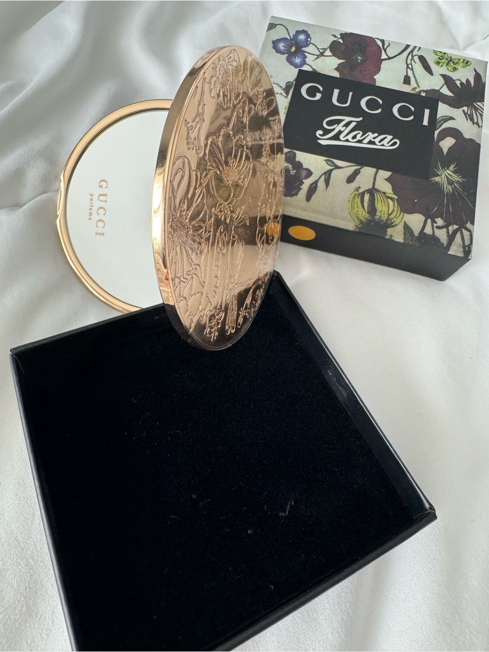 Gucci Flora Gold Compact Mirror with Flora Slipcover GWP - Picture 3 of 6